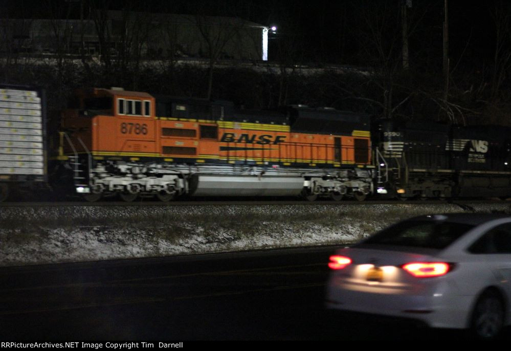 BNSF 8786 on W-10